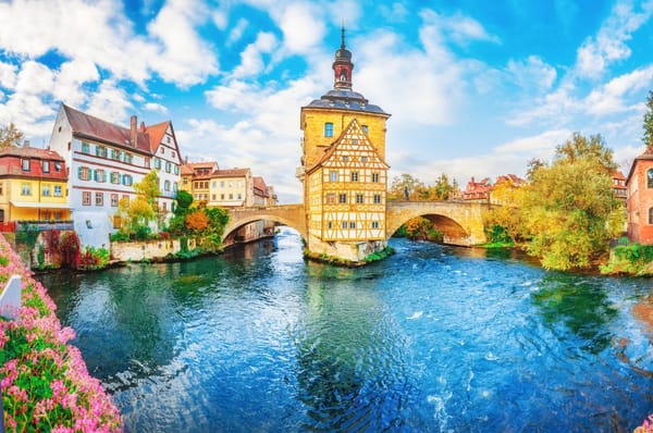 Hidden Gems in Popular Destinations: Discovering the Secret Side of Travel