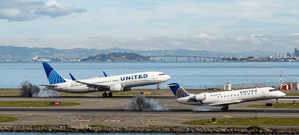 United 737 MAX 9 and CRJ-200 Parallel Landing at SFO: Video & How It Works